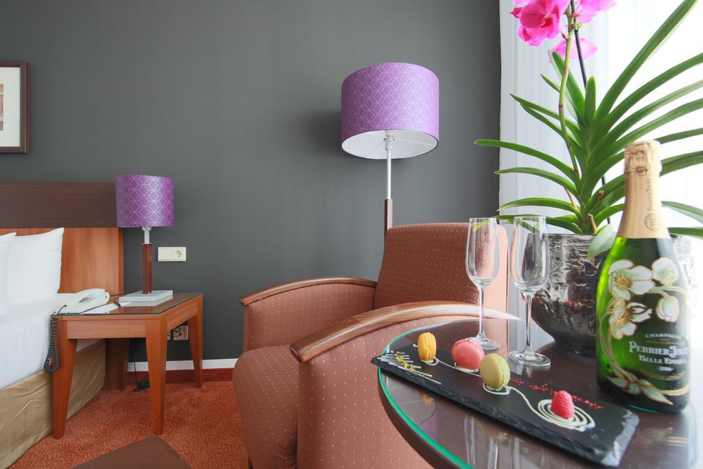 Dorint Hotel Am Dom Эрфурт Экстерьер фото